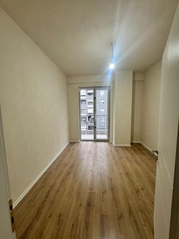 SHITET APARTAMENT 3+1+2+DEPO KOMUNA E PARISIT 375.000 EURO FH-83433