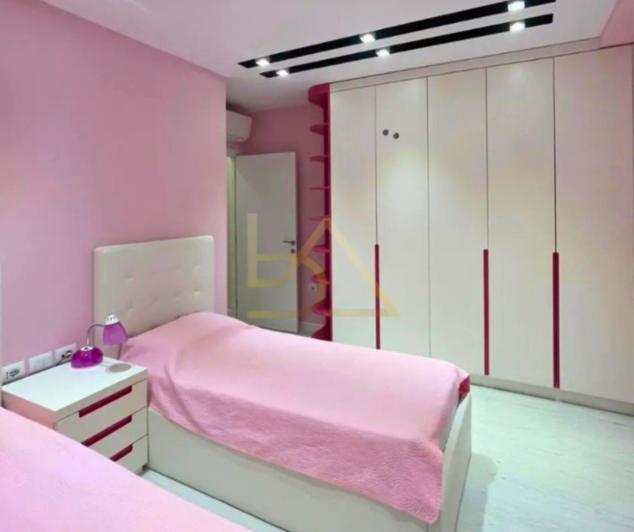 Appartamento 3+1+2 con 2 Posti Auto in Affitto – Residenza Nova, Collina del Sole, Tirana