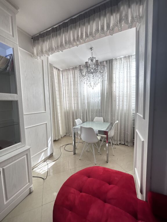 Jepet me Qira Apartamenti 2+1+2 te Ish Rajoni,Durres!