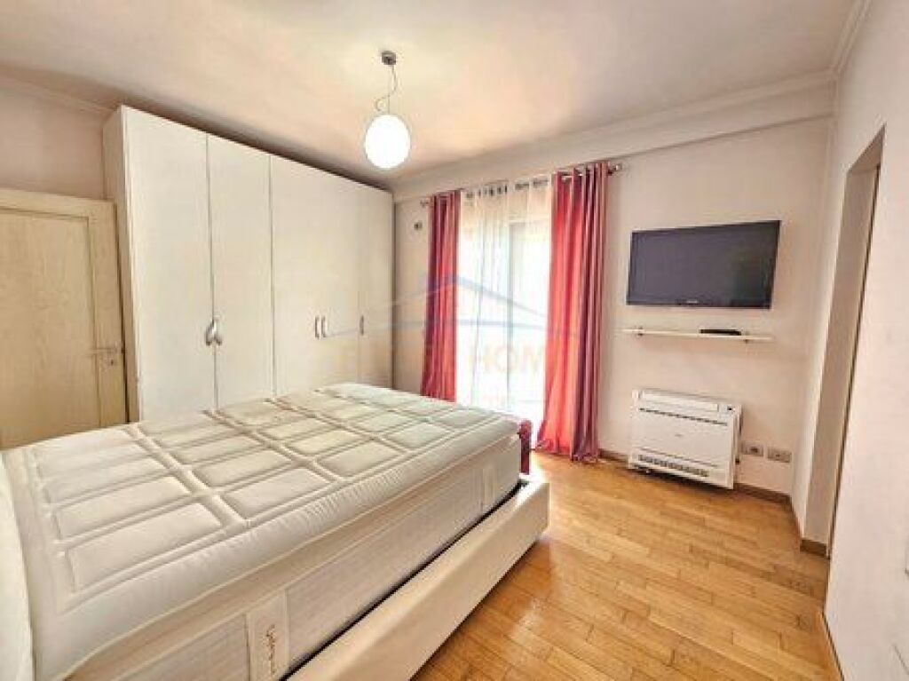 Shitet, Apartament 3+1+post parkimi, Myslym shyri, Tirane