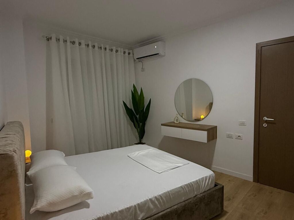 Apartment 2+1+2 +Parking Space for rent in Dry Lake, near Hotel Radisson.