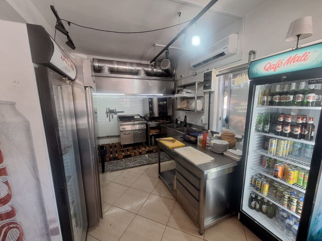SHITET BIZNES BAR RESTORANTE (ZGARE) PRANE RRUGES SE KAVAJES