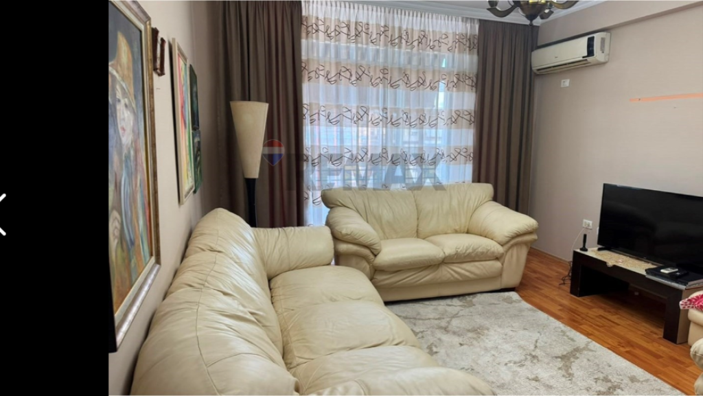 Apartament per shitje 2+1+2 tek Komune e Parisit