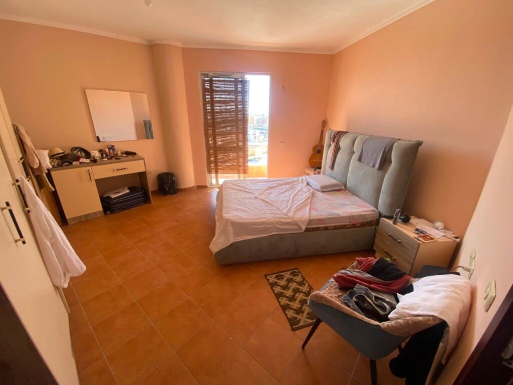 Shitet Apartament 2+1+2, afer Spitalit, Durres!