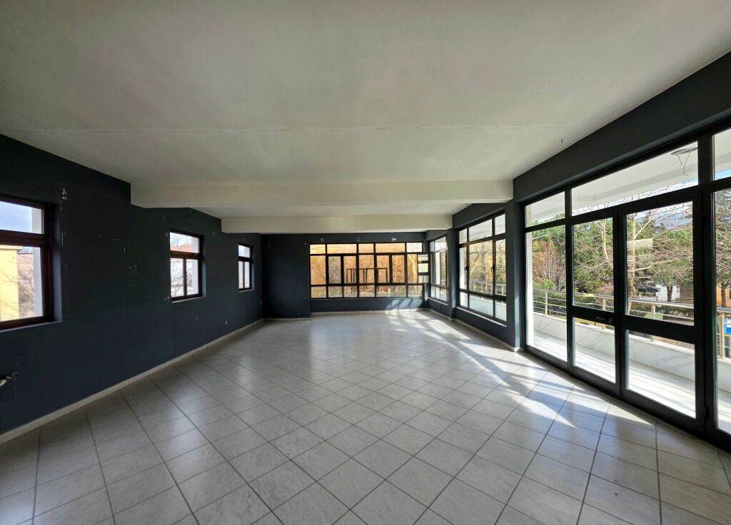 COMMERCIAL SPACE FOR RENT | LAPRAKË, LORD BYRON STREET