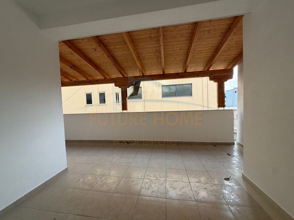 Shitet Apartament 2+1,Ish Urt-ja,Durres