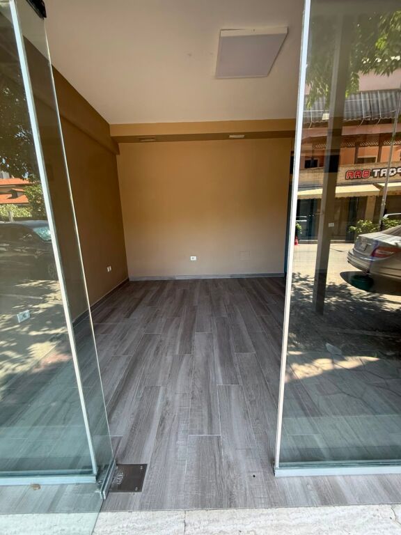 Qera | Ambjent Biznesi | Rruga Njazi Meka | 150 €/muaj