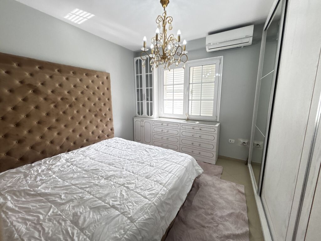 Jepet me Qira Apartamenti 2+1+2 te Ish Rajoni,Durres!