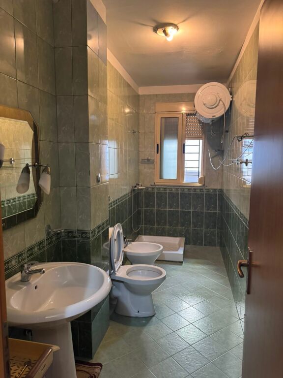 🏡 APARTAMENT 1+1 | Përballë Ministrisë së Jashtme | 450€/Muaj