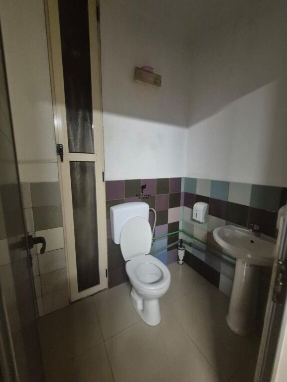 UFFICIO IN AFFITTO 258M2 SELVIA 230.000 LEKE FH-83357