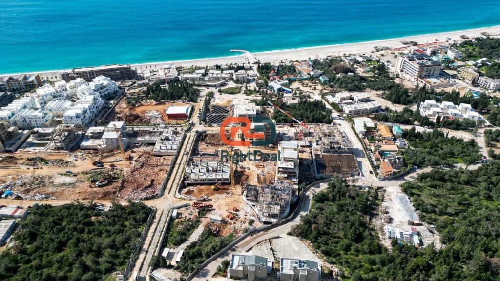 Ne Dhermi, Tek Square Village, Shitet Apartament 1+1 Me Oborr!!!