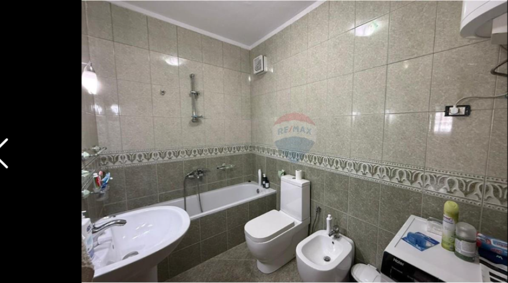 Apartament per shitje 2+1+2 tek Komune e Parisit