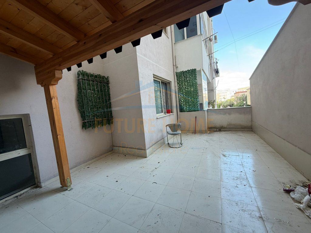 Shitet Apartament 2+1,Ish Urt-ja,Durres