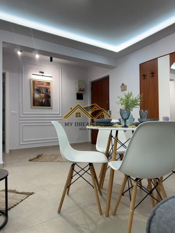 Appartamento in vendita a Shkembi i Kavajes con vista mare prima linea