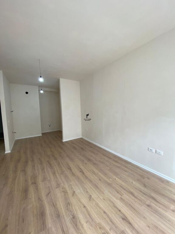 SHITET APARTAMENT 3+1+2+DEPO KOMUNA E PARISIT 375.000 EURO FH-83433