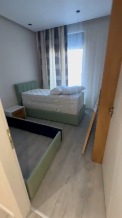 Apartament 2+1+2 per qera perballe me UET !