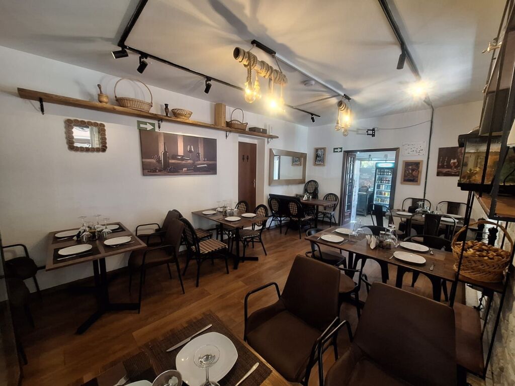 SHITET BIZNES BAR RESTORANTE (ZGARE) PRANE RRUGES SE KAVAJES