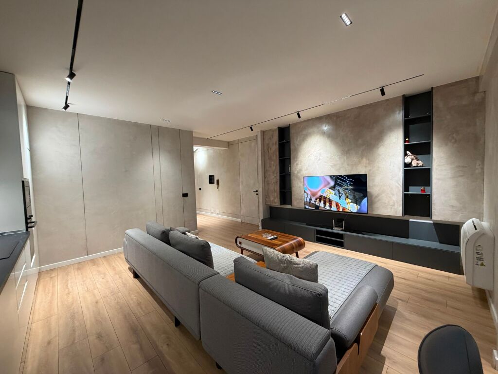 Apartament 1+1 per shitje tek Komuna e Parisit.