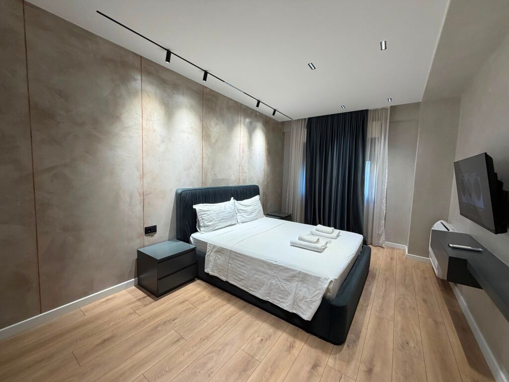 Apartament 1+1 per shitje tek Komuna e Parisit.