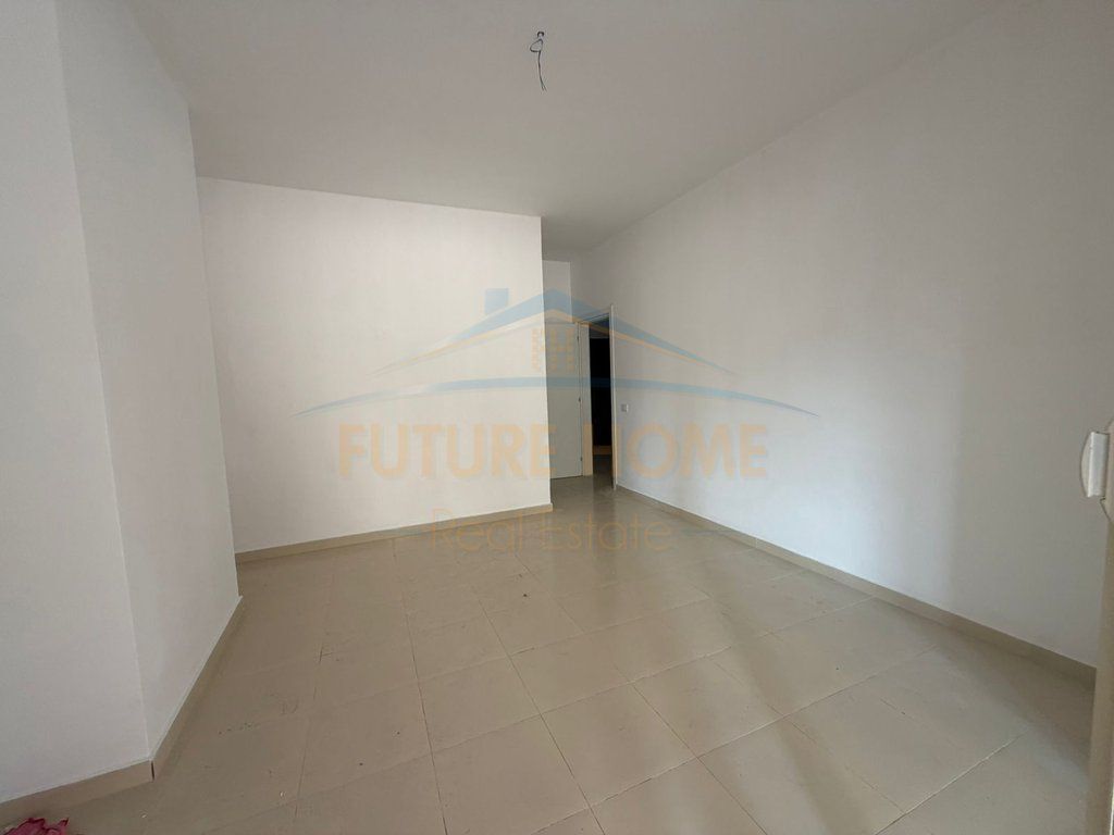 Shitet Apartament 2+1,Ish Urt-ja,Durres