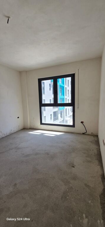 Shitet apartament 2+1+2 tualete   📍Paskuqan  Kati 2 Siperfaqe bruto 108.2 m Siperfaqe neto 94.1 m Orientimi: Veri Lindje  Cmimi 1150 euro /m