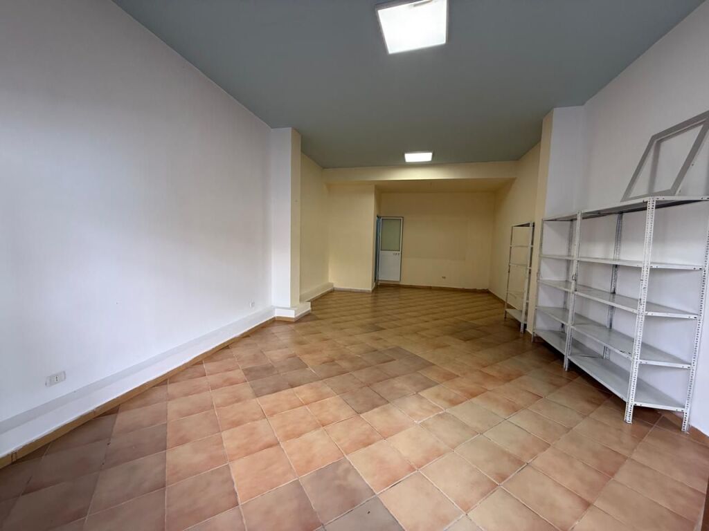 Shitet Ambient Biznesi në Zonën e Ish Rajonit, Durrës