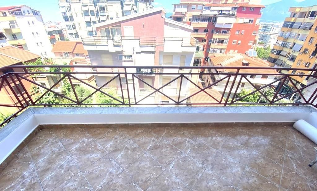Shitet Apartament 1+1 , Kodra e Diellit