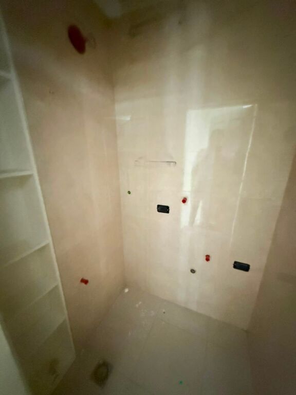 APARTAMENT PER SHITJE TEK SHALLVARET