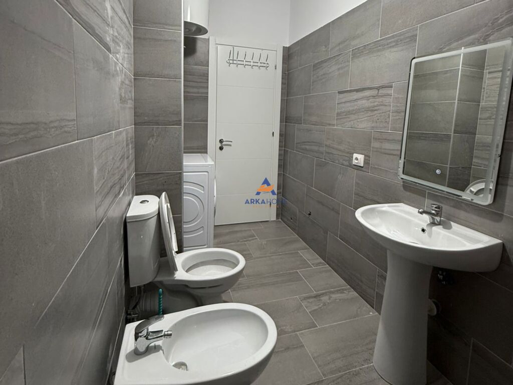 APARTMENT FOR RENT 2+1+VERANDA "UNAZA E RE" 600 EURO.