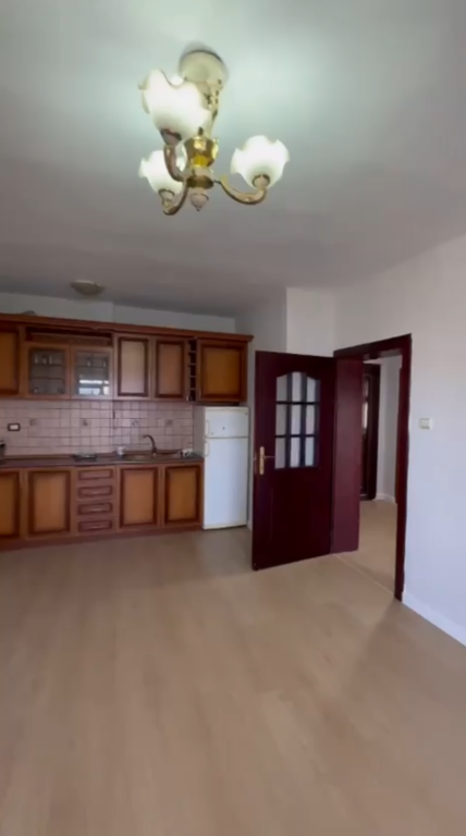 Shiter Apartament 1+1  Ali demi prane te kryegjyshata  !