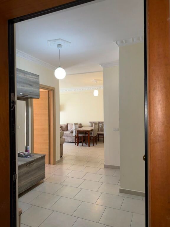 Apartament me qera