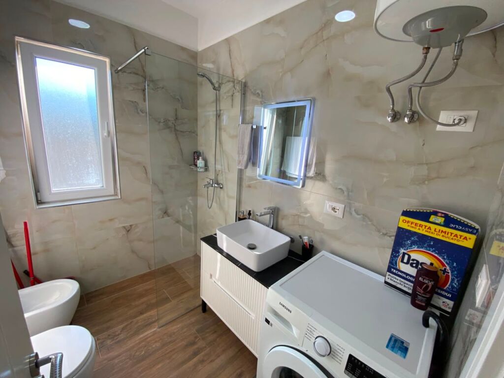 Shitet, Apartament 2+1, Kamez . Empire71758