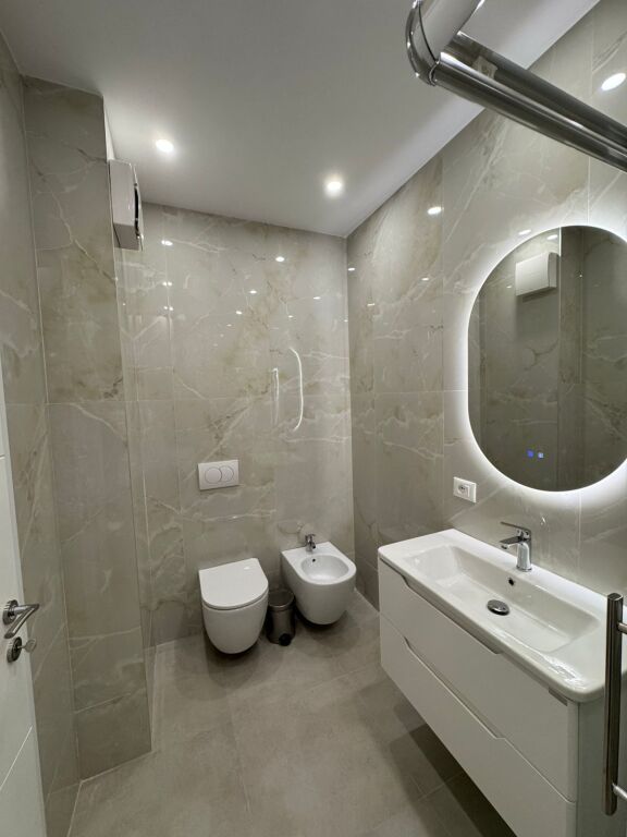 Jepet me qira apartament  1+1 – Rruga Jordan Misja Kati 4  ✨ I pabanuar më parë, i mobiluar dhe gati për banim. 💶 600 €/muaj