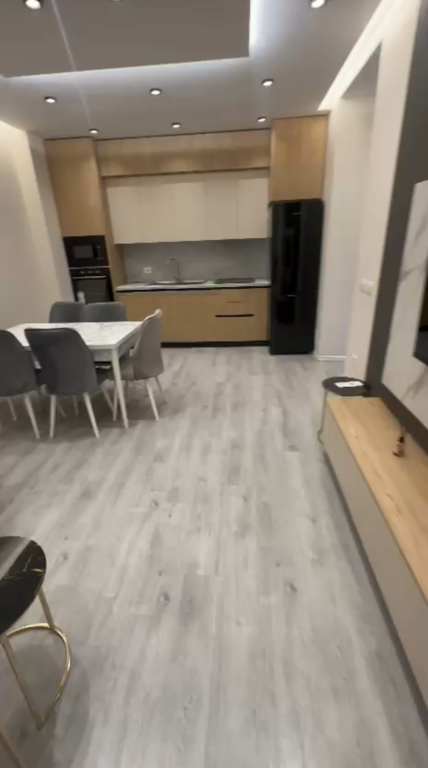 Apartament 2+1+2 per qera perballe me UET !