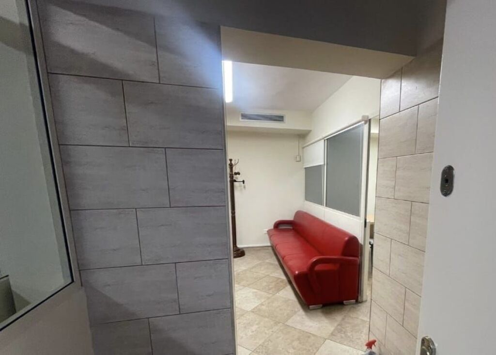 APARTAMENT 3+1 ME QIRA PER ZYRE  PRANE MYSLYM SHYRIT 590 EURO