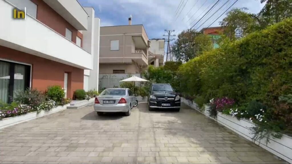 ME QERA KATI 2 I NJE VILE 3+1+2 - KODRA E PRIFTIT, TIRANE