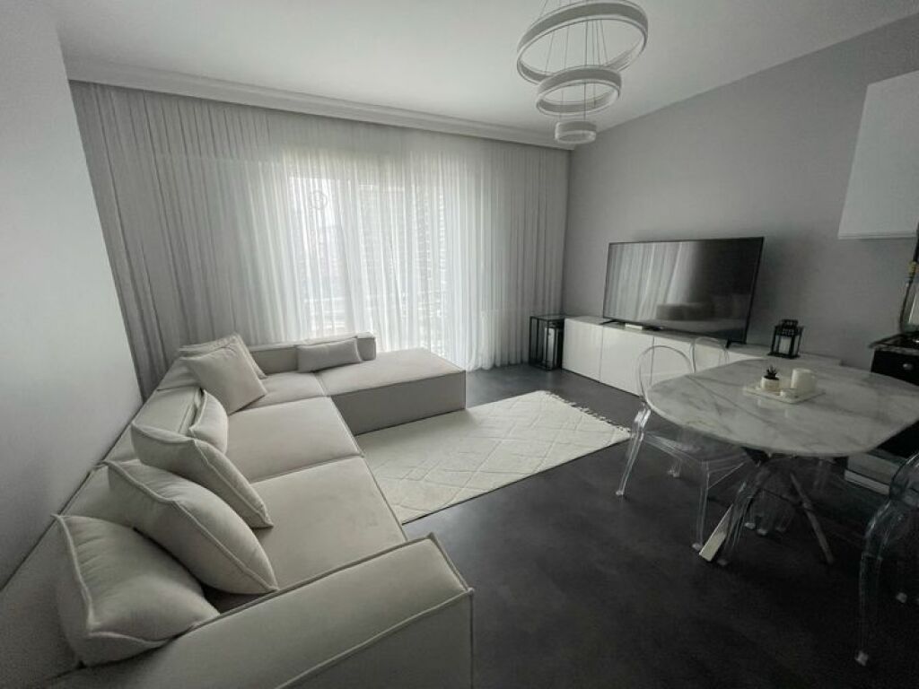 Bulevardi i Ri, jepet me qera apartament 2+1+2 plus parking,