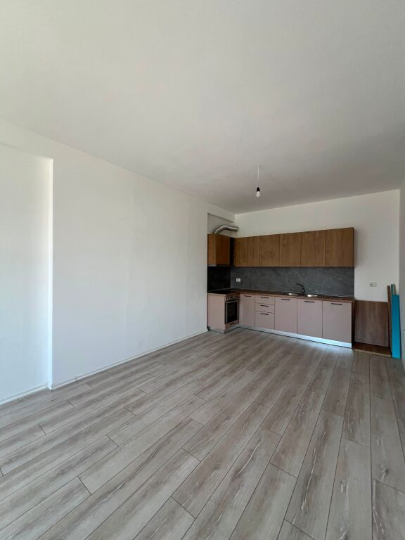 🏡 Appartamento 2+1+2 in affitto  📍 Yzberisht, Complesso Grand Galer💶 45.000 Lek/mese