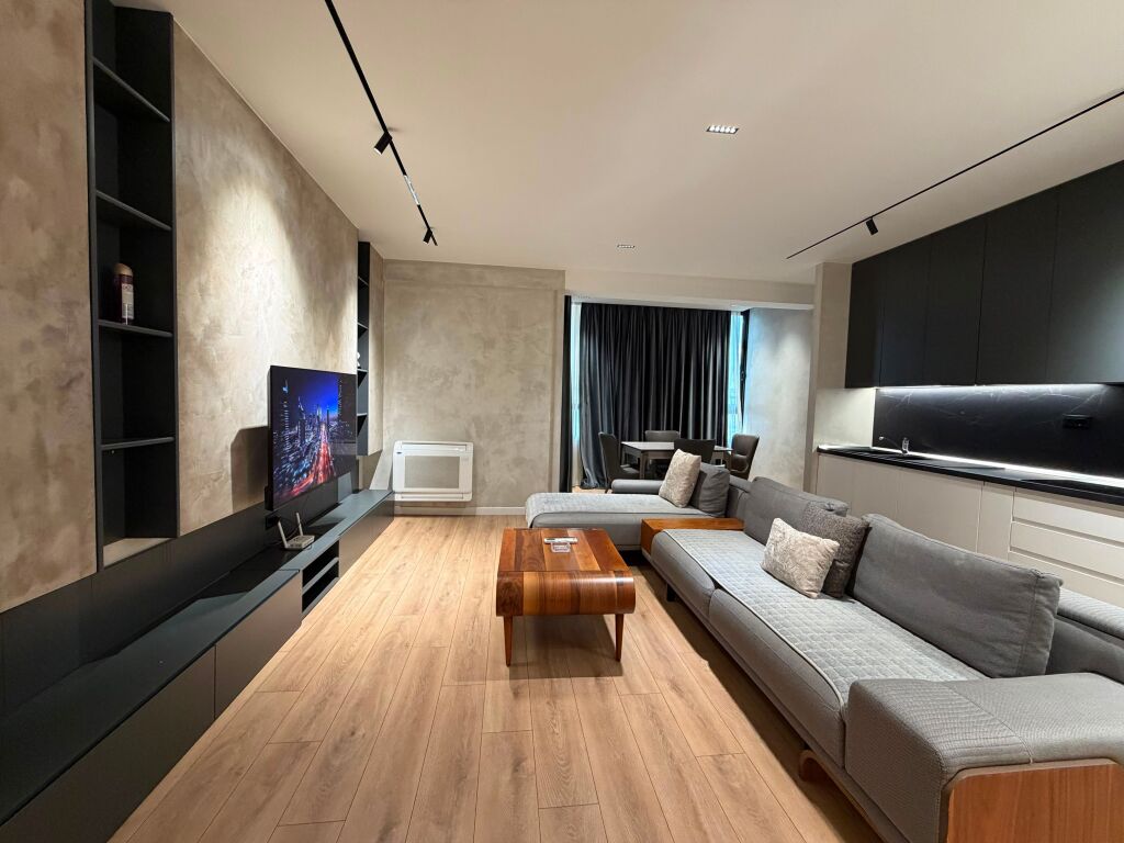 Apartament 1+1 per shitje tek Komuna e Parisit.
