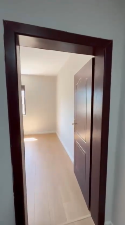 Shiter Apartament 1+1  Ali demi prane te kryegjyshata  !