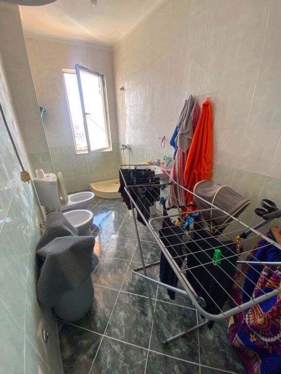 Shitet Apartament 2+1+2, afer Spitalit, Durres!