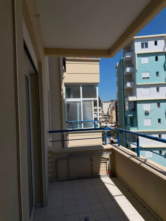 Apartament me qera