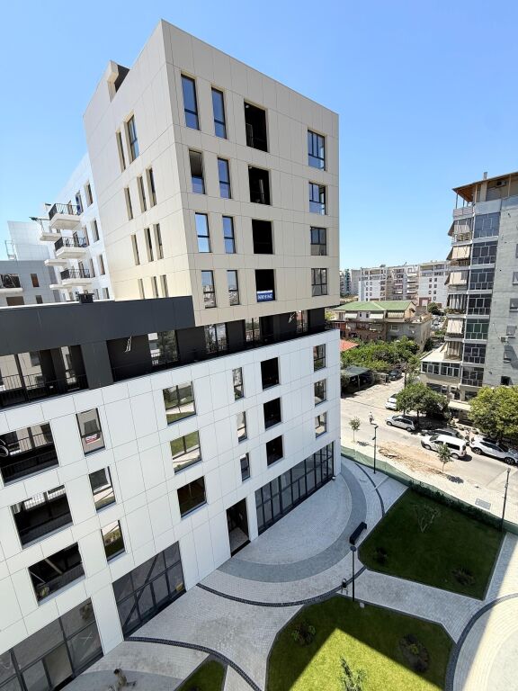 Apartament 2+1 + post parkimi per shitje tek rruga Jordan Misja
