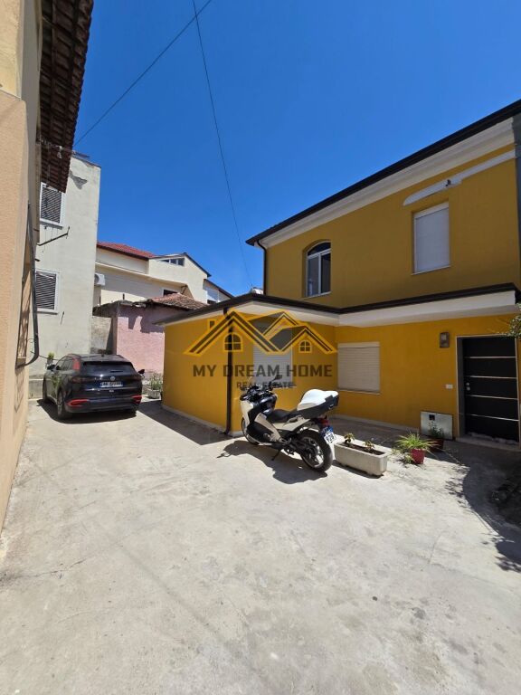 In vendita, Casa privata su 2 piani, Quartiere Re, Durazzo