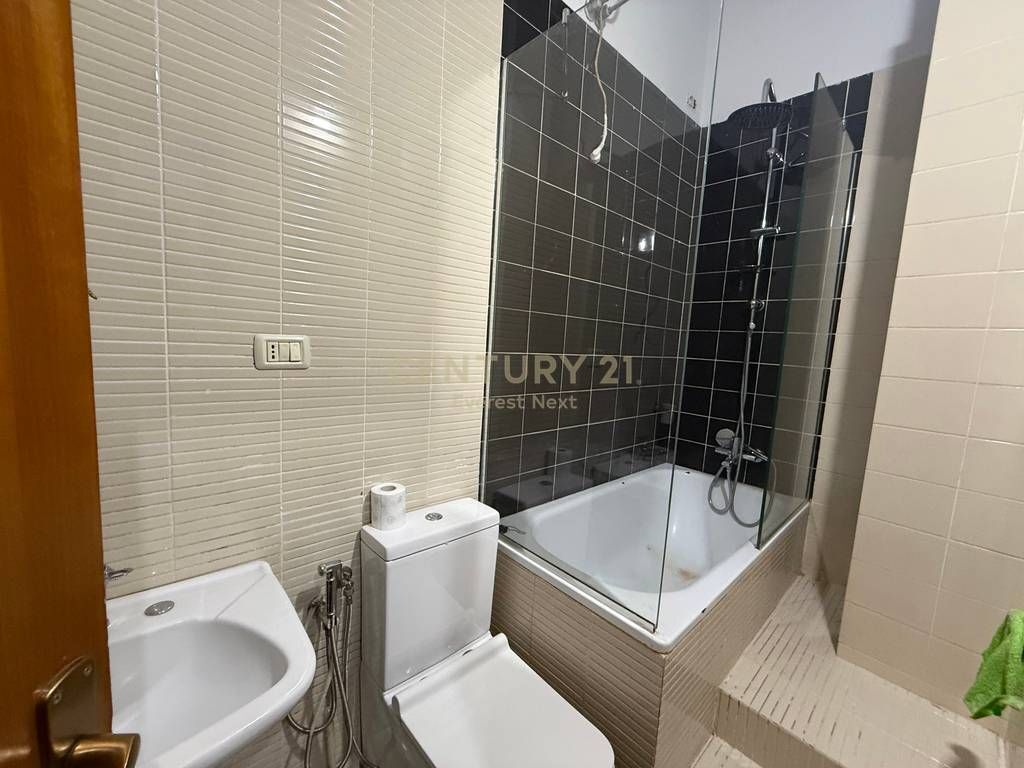 Offriamo in Affitto Casa Privata con Parcheggio e Cortile