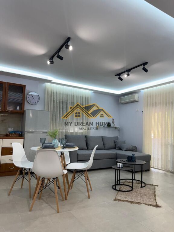 Appartamento in vendita a Shkembi i Kavajes con vista mare prima linea