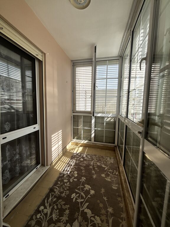 Jepet me Qira Apartamenti 2+1+2 te Ish Rajoni,Durres!
