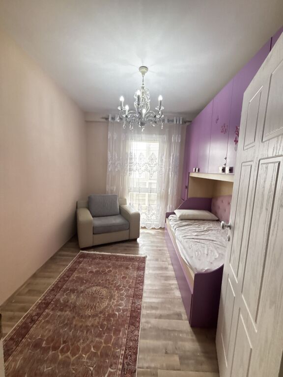 Jepet me Qira Apartamenti 2+1+2 te Ish Rajoni,Durres!