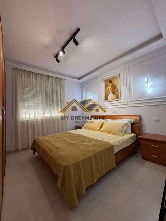 Appartamento in vendita a Shkembi i Kavajes con vista mare prima linea
