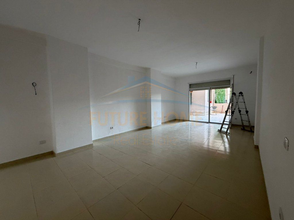 Shitet Apartament 2+1,Ish Urt-ja,Durres